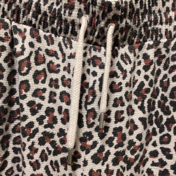 Womens Victoria’s Secret Leopard Print Shorts - Picture 2 of 7